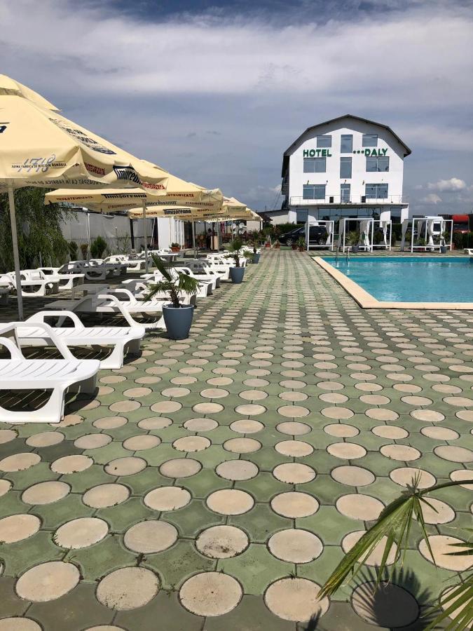 Hotel Daly โปลเยชต์ ภายนอก รูปภาพ