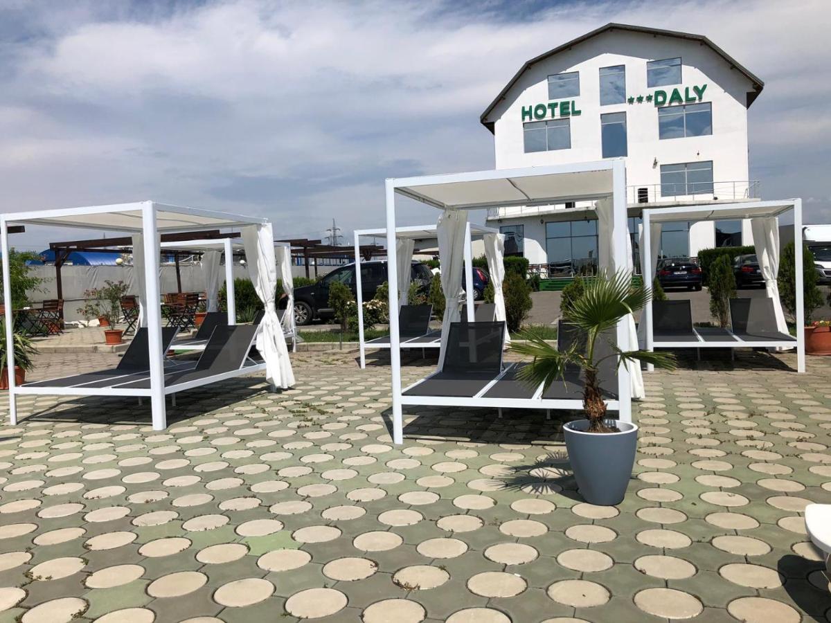 Hotel Daly โปลเยชต์ ภายนอก รูปภาพ