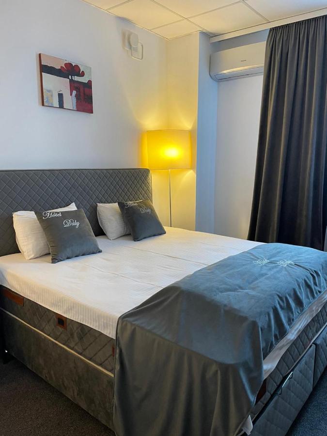 Hotel Daly โปลเยชต์ ภายนอก รูปภาพ