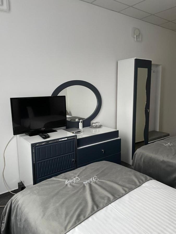 Hotel Daly โปลเยชต์ ภายนอก รูปภาพ