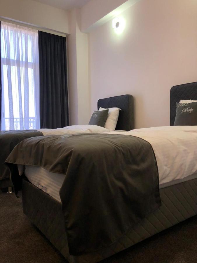 Hotel Daly โปลเยชต์ ภายนอก รูปภาพ