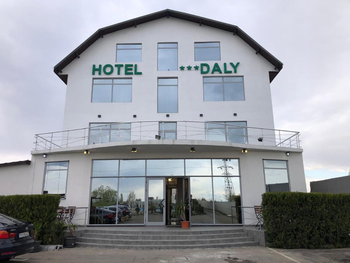 Hotel Daly โปลเยชต์ ภายนอก รูปภาพ