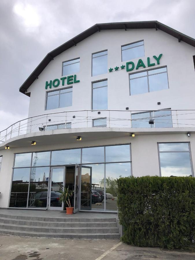 Hotel Daly โปลเยชต์ ภายนอก รูปภาพ