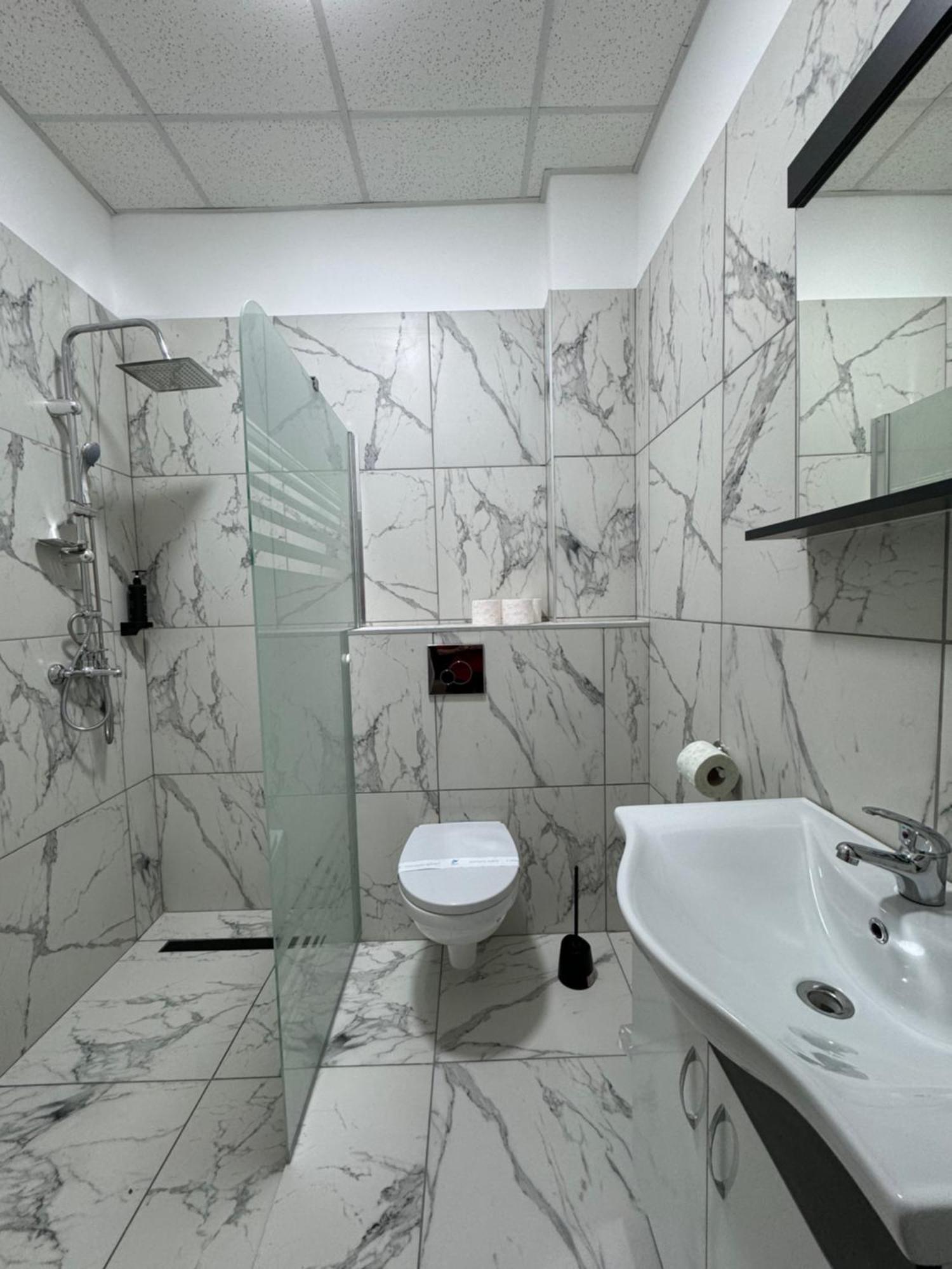 Hotel Daly โปลเยชต์ ภายนอก รูปภาพ
