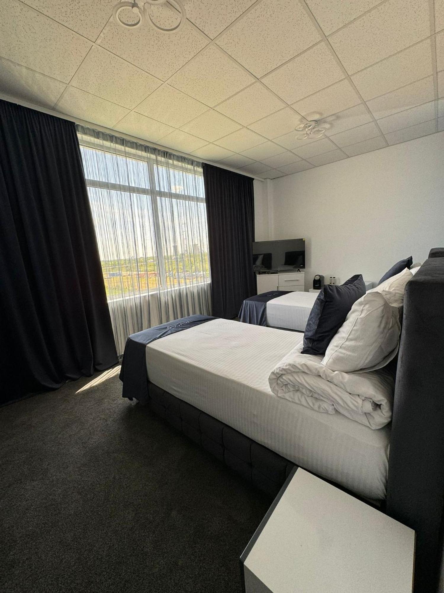 Hotel Daly โปลเยชต์ ภายนอก รูปภาพ