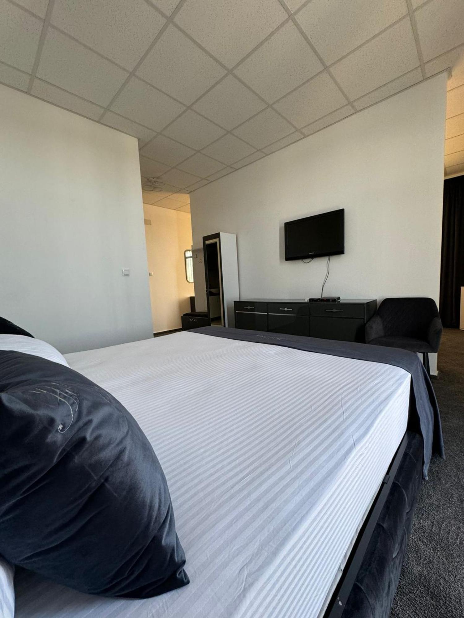 Hotel Daly โปลเยชต์ ภายนอก รูปภาพ